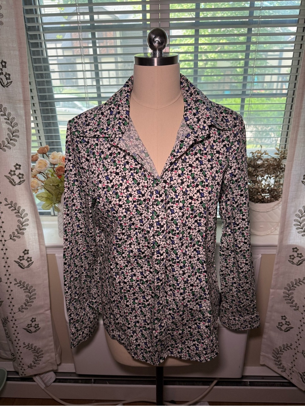 Talbot 98% Cotton Women's Floral Button-Front Blouse - Black & Pink
